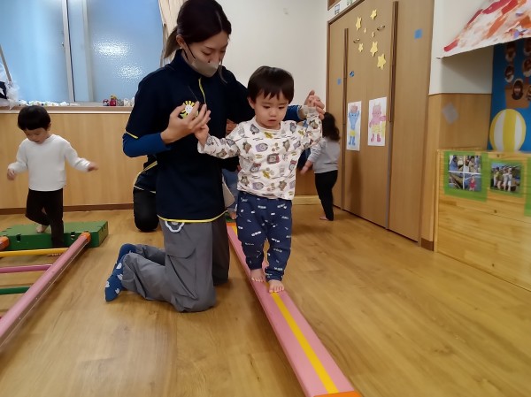 ☆ミニミニ親子運動あそびの会☆ 0～2歳児ひまわり保育園