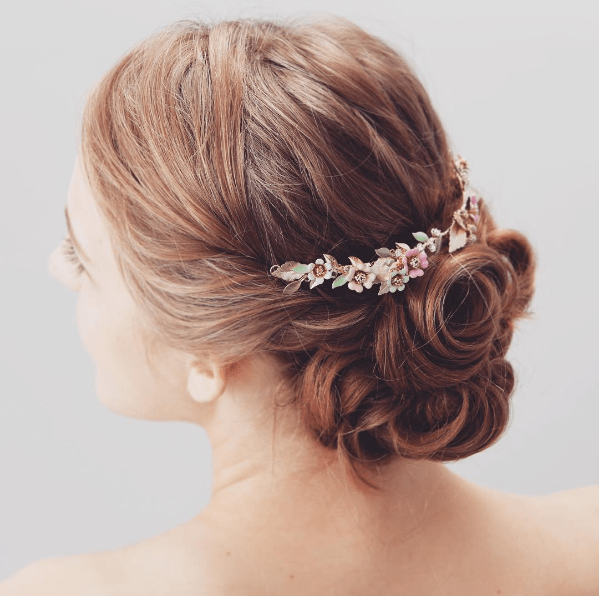 お呼ばれヘア シニヨン お団子 パール 結婚式 二次会：L193581430ガーデンヨコハマエスト GARDEN YOKOHAMA est のヘア スタイルホットペッパービューティ