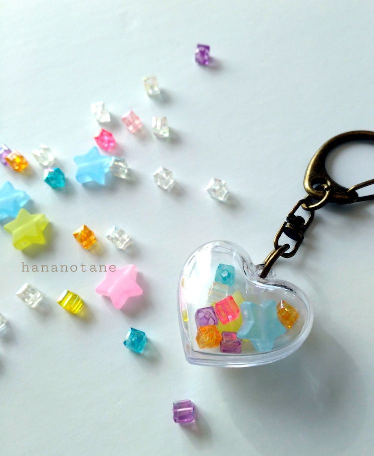 Mr.Childrenのキーホルダー作ってみました💫 .mrchildrenミスチルくんミスチルビオレミスチルハンドメイド誕生日プラバンプラバン製作レジン物作り好きな人と繋がりたいマグネットケーキストッカーレジンキーホルダーハンドメイド