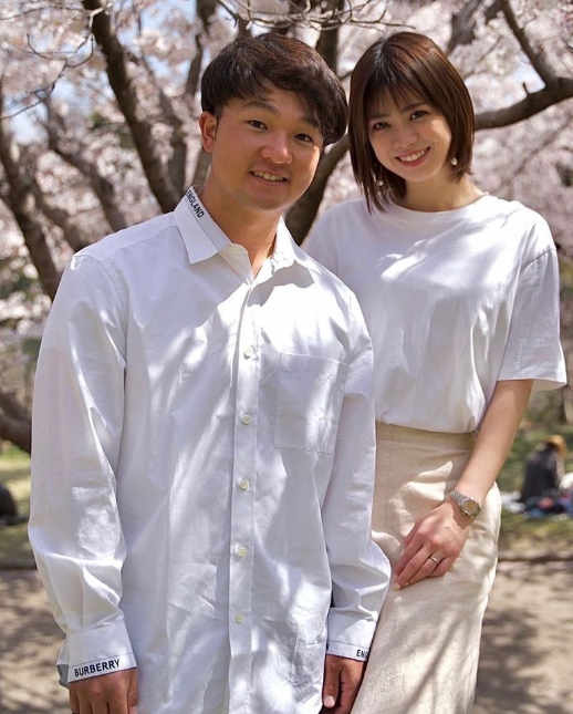 小島よしお、妻とのツーショット写真を公開 - 結婚・熱愛 : 日刊スポーツ