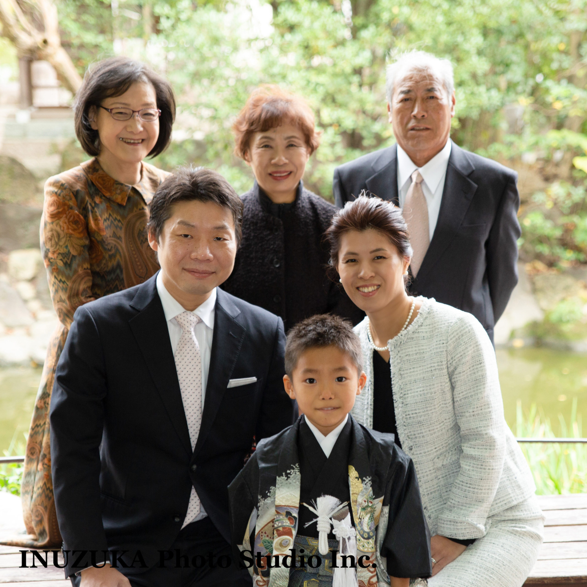 2022 08 30写真展カジュアルファミリーファミリー・記念日七五三写真撮影ならアトリエ木下