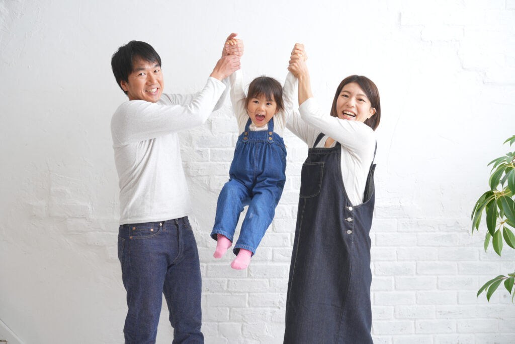 おしゃれな家族写真を撮ろう！おすすめのポーズ・コーデ16＋3