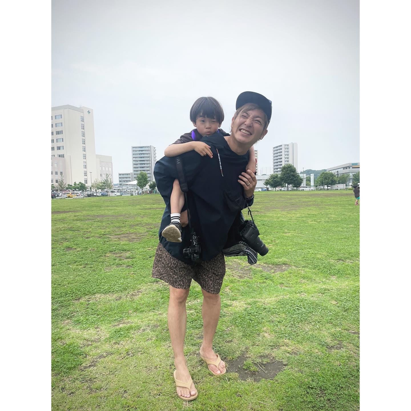 運動会の服装選びのポイントや、ママ向け・パパ向けコーデ例を紹介