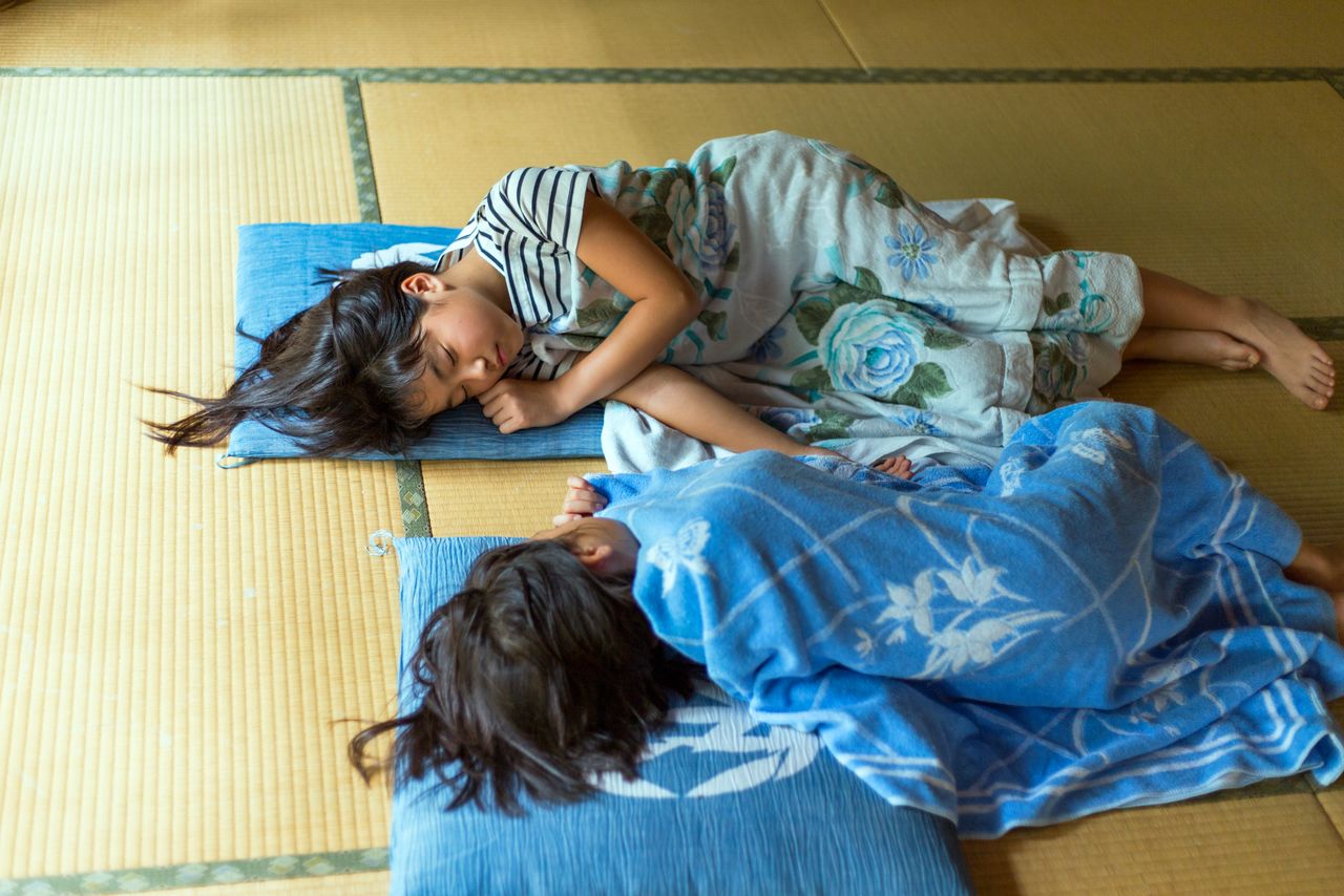 足をのせるための椅子」があると便利♡ この名前を言える？Oggi.jp