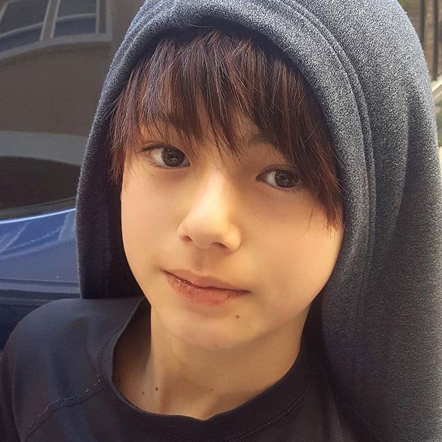 生まれてすぐに「絶対にカッコよくなる」と言われたイケメン、中学時代のモテエピソードとメガネ外して「人生変わった」話 - モデルプレス