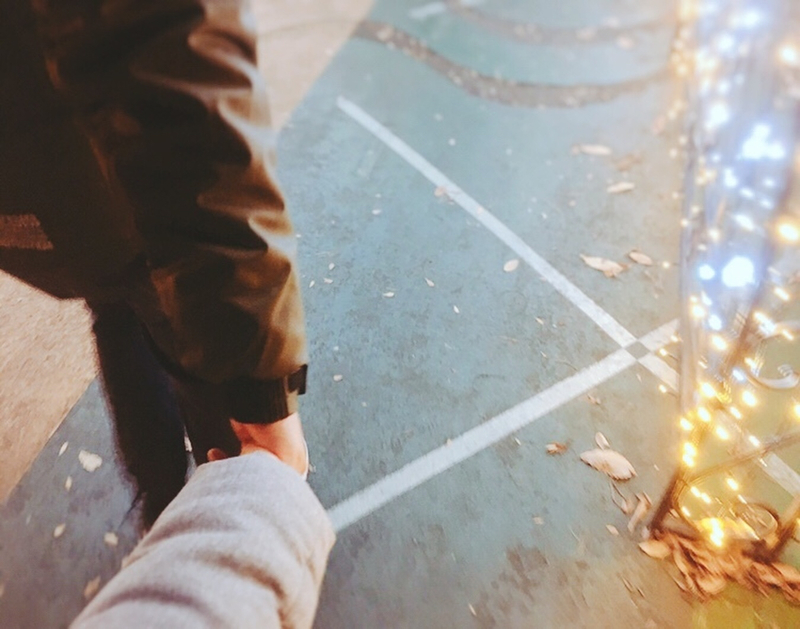 手繋ぎ写真」のアイデア 59 件写真, 手繋ぎ, カップルフォト