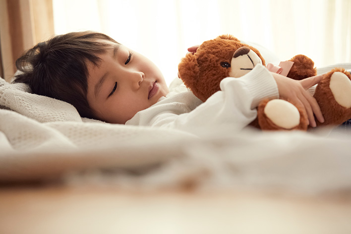 なぜ？生後1ヶ月なのに「夜寝るようになった」寝すぎ？授乳はどうする？kosodate LIFE 子育てライフ