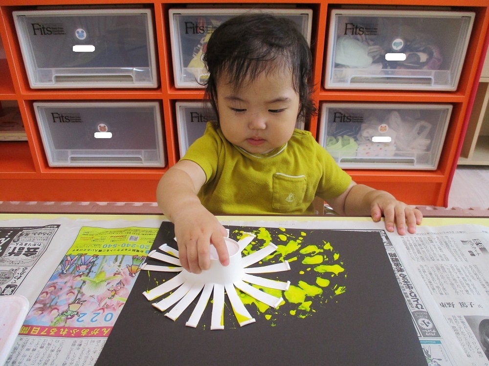 たんぽぽ組 ０歳児 の花火製作🎇袋井市の小規模保育所こどもサポートかみふうせん