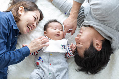 2025年最新 おしゃれな家族写真の撮り方！服装と構図を徹底解説スタジオキャラット七五三・お宮参り・成人式・マタニティフォトの写真撮影