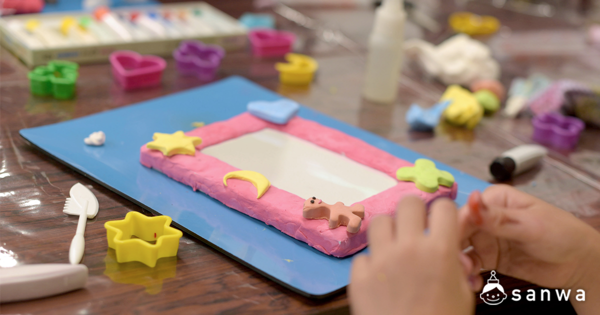 夏休みのﾌﾟﾛｸﾞﾗﾑ2012『紙粘土で飾るフォトフレーム』 : IVY Children's Room