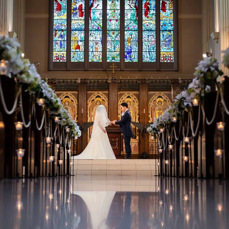 日本一のステンドグラスの教会式」海外から取り寄せた本物のステンドグラス を使用したチャペルは圧 口コミ・評判セントグレース大聖堂 青山ウエディングパーク