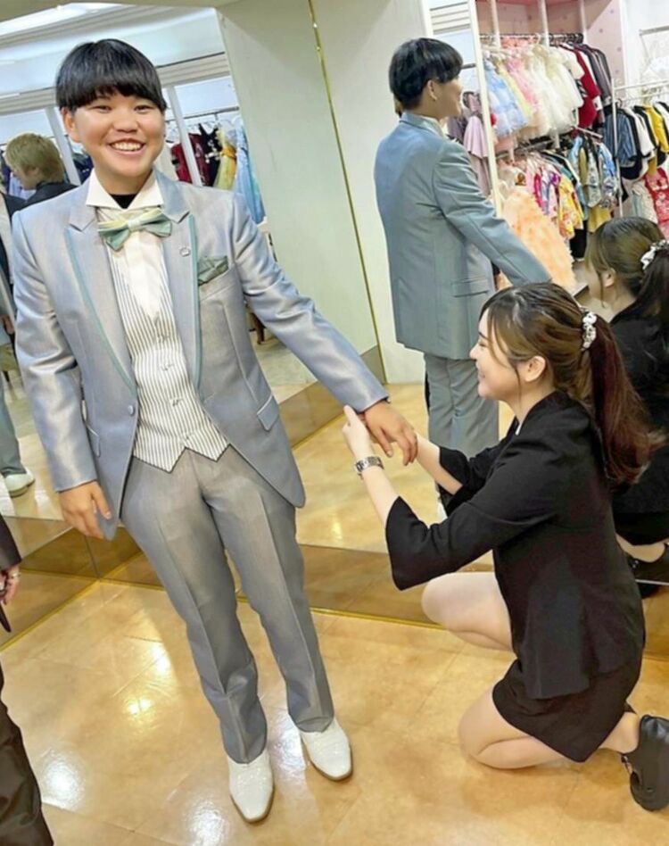 披露宴の服装沖縄の夏