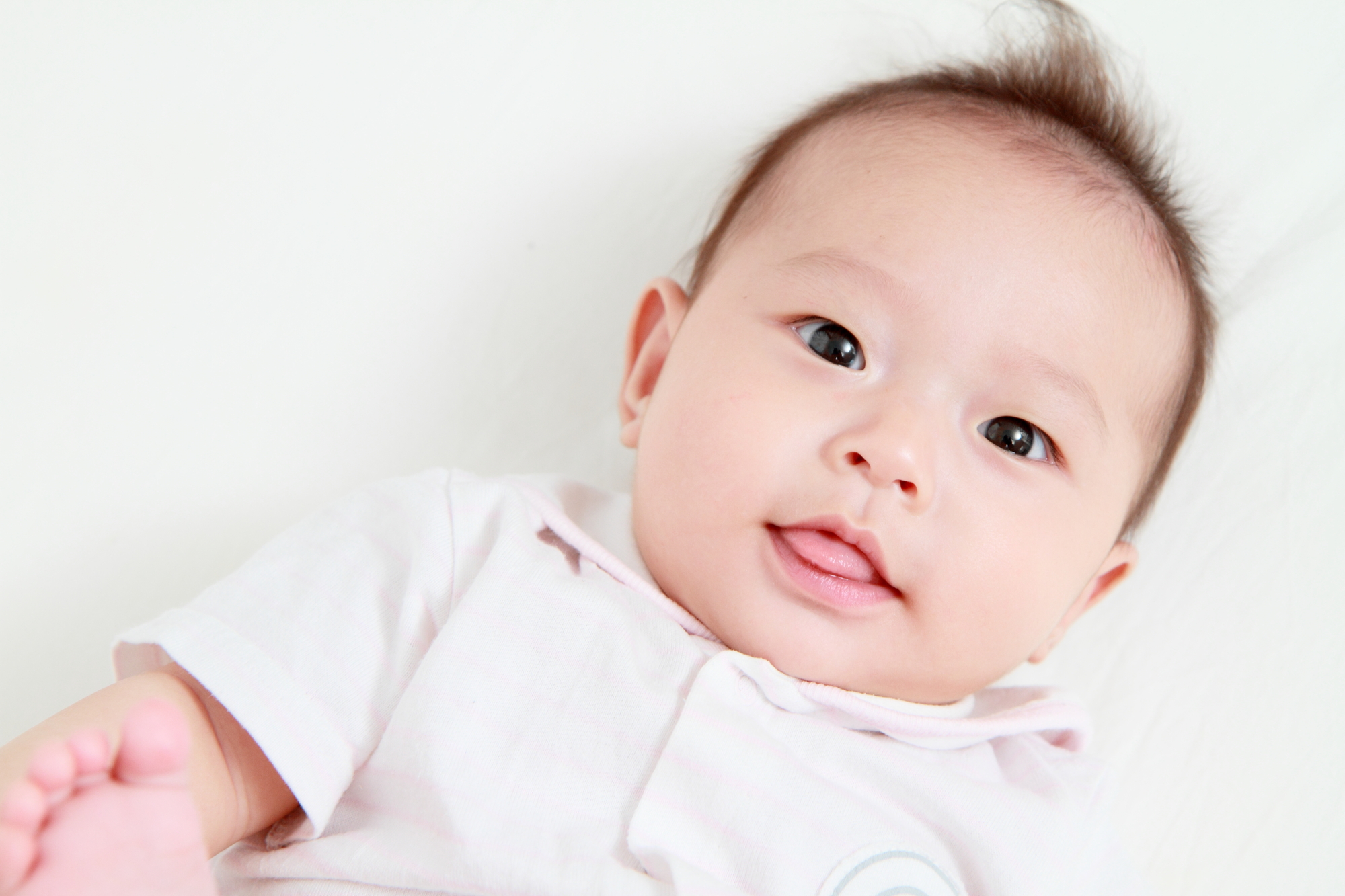 新生児微笑はどんなときにするの？実際にあったエピソード集 - 株式会社エバーセンス