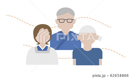 日本の伝統的な通りの買い物をする美しい若い女性観光客、家族との文化旅行旅行で日本の駒下駄の靴を選ぶ。写真素材637647220Shutterstock