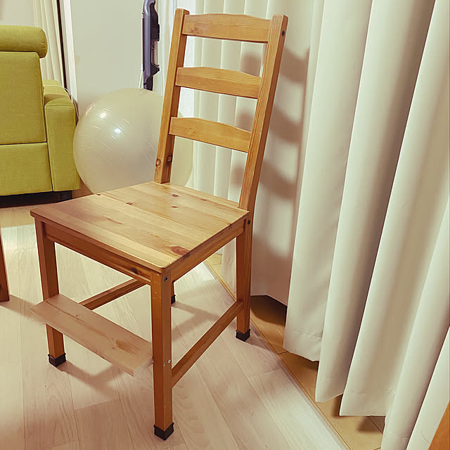 子供用椅子・机の『足置き』を牛乳パックで手作りしてみた。意外と長い期間使えるよ！双子とくらせば