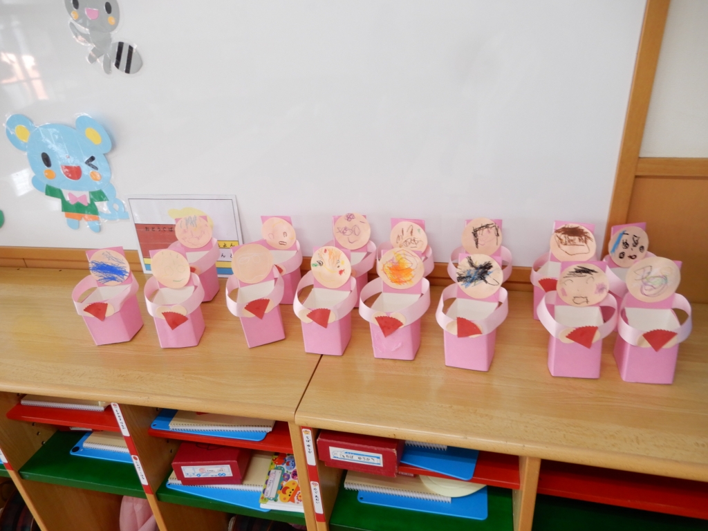 母の日プレゼント製作 １歳児令和４ 2022 年４月18~20日幼稚園型認定こども園 上谷学園 幸幼稚園西宮市 さちようちえん