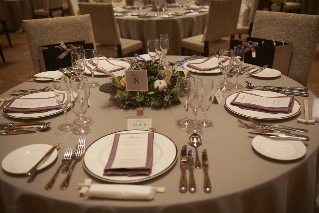 冬ウェディングの会場装飾に。結婚式装花やテーマカラーのアイディアARCH DAYS