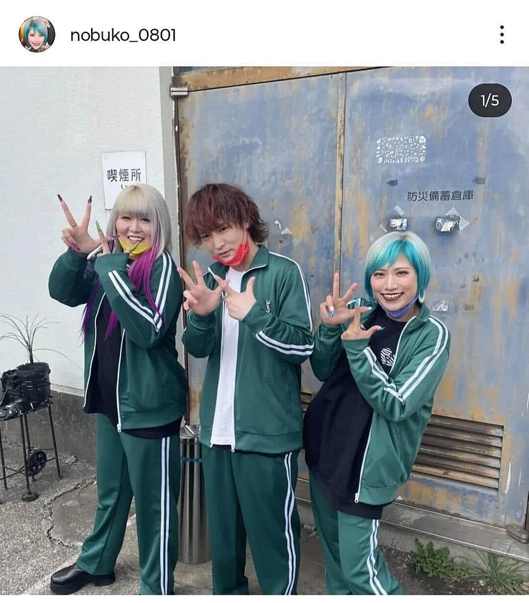 ぱーてぃーちゃん信子、夫を“ほぼ顔出し”「旦那イケメン過ぎ！」「ジョニーデップみたい」 シミラールックで2ショットオリコンニュース ORICONNEWS