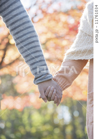 手」だけでSNS映え！ TikTokで流行中の『ハンドフォト』 遠距離カップルにもオススメラジトピ ラジオ関西トピックス