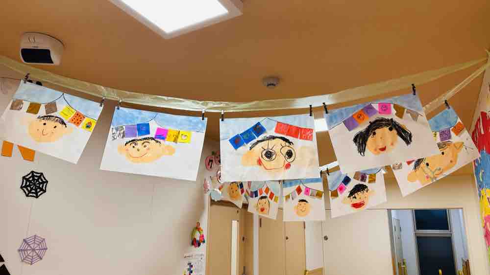 にじいろ保育園の運動会に合わせた万国旗づくり
