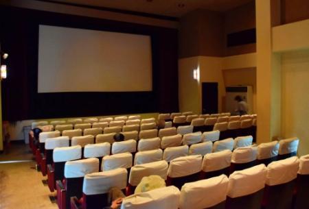 興味本位で女の子一人きりでポルノ映画館へ！痴漢され恥部をまさぐられイってしまい… | 無料エロ漫画サイト 週刊ナンネットマンガ