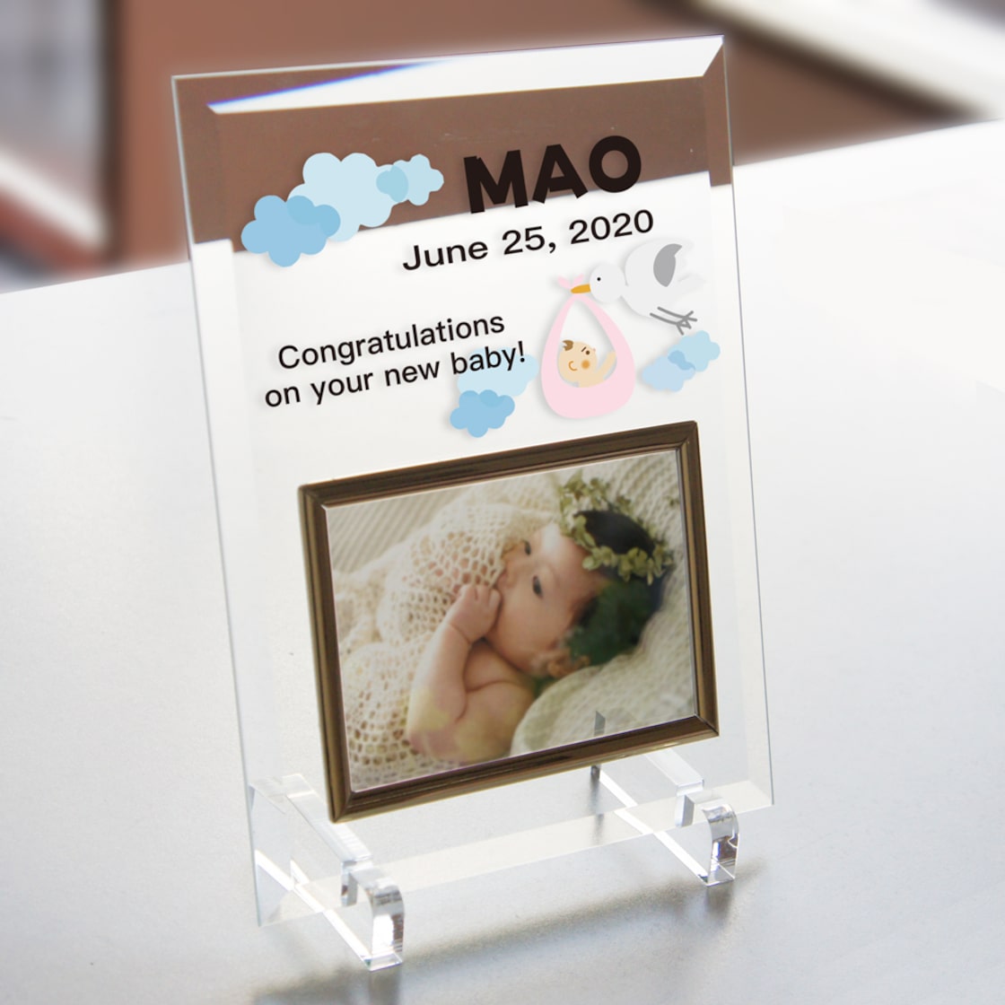 ベビー フォトフレーム ミニ 白 「コウノトリ」アクリル製写真立て 出産祝い 出産内祝い 名入れ 写真L判用 オーダーメイドチクタク屋 ココ！写真時計・名入れ・オーダーメイド時計の通販