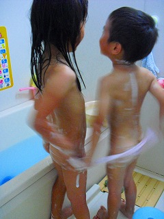 親子でお風呂」何歳まで一緒に入っていますか？ 「母と息子」は5歳がピーク それでは「父と娘」は？まいどなニュース