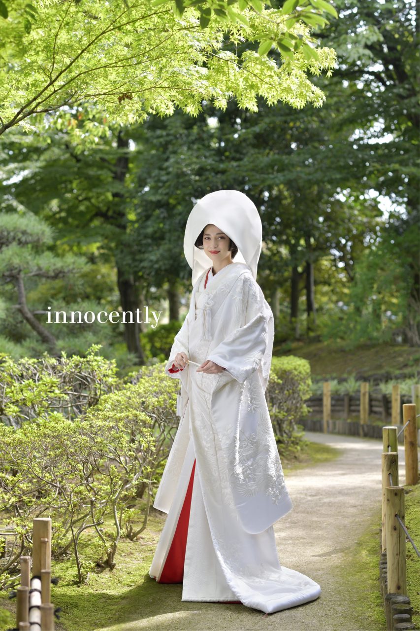 厳かな和の挙式から一転、披露宴では華やかなドレス姿へ👗✨ お色直しではおふたりらしいスタイルでゲストを魅了してみませんか？伝統とモダンが調和する神田明神では、和も洋もどちらのスタイルも美しく映えます。 神前式から披露宴まで、トータルでおふたりの“らしさ