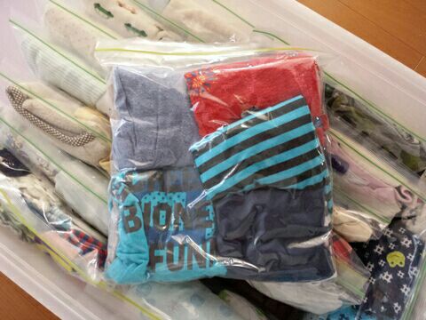 スペースが限られても大丈夫。乳幼児服の収納アイデアキナリノ