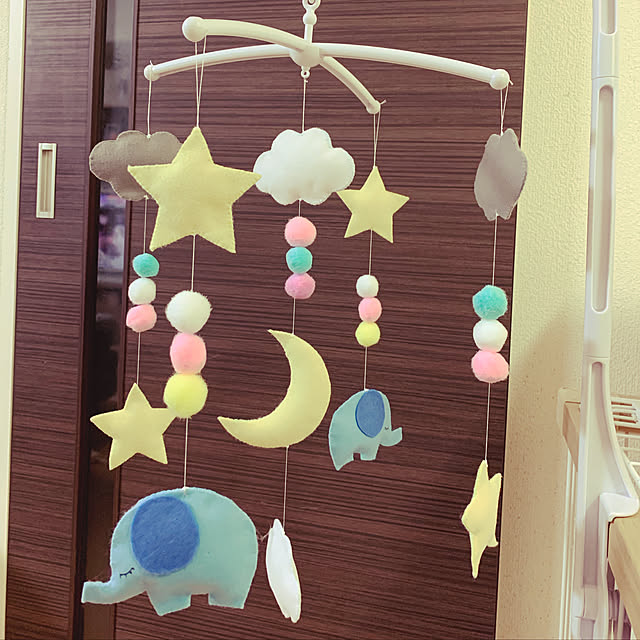 ニトリの指人形とダイソーで♡手作りベッドメリーの作り方 – YURURICO