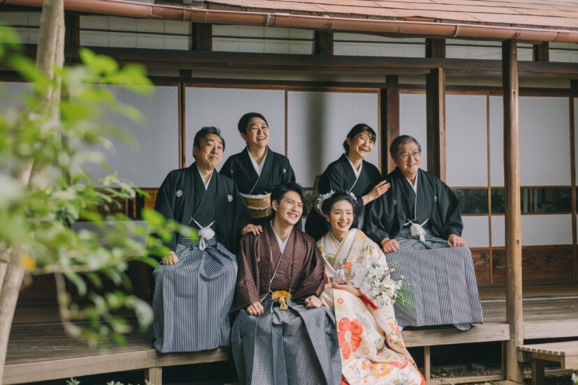 厳かな和の挙式から一転、披露宴では華やかなドレス姿へ👗✨ お色直しではおふたりらしいスタイルでゲストを魅了してみませんか？伝統とモダンが調和する神田明神では、和も洋もどちらのスタイルも美しく映えます。 神前式から披露宴まで、トータルでおふたりの“らしさ