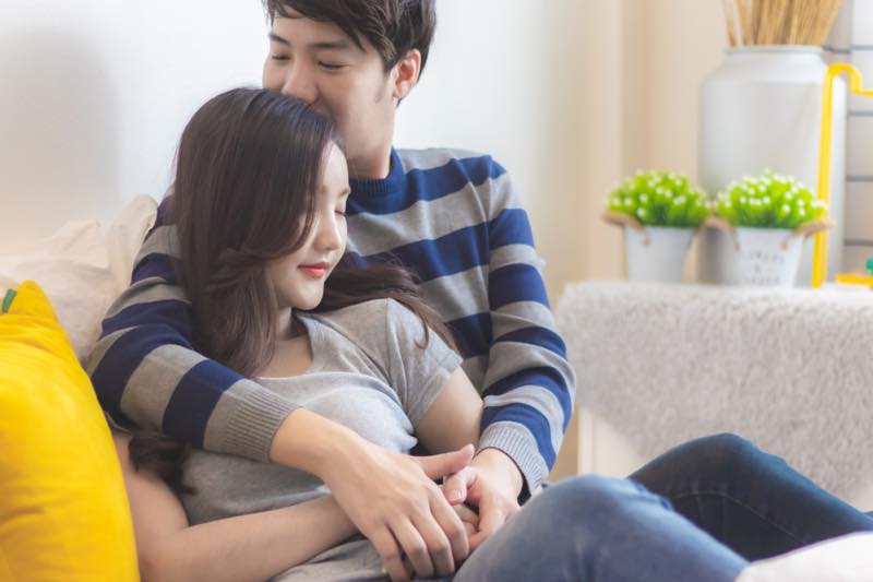 可愛すぎ ！ 男性が胸キュンする女性からのハグ Googirl