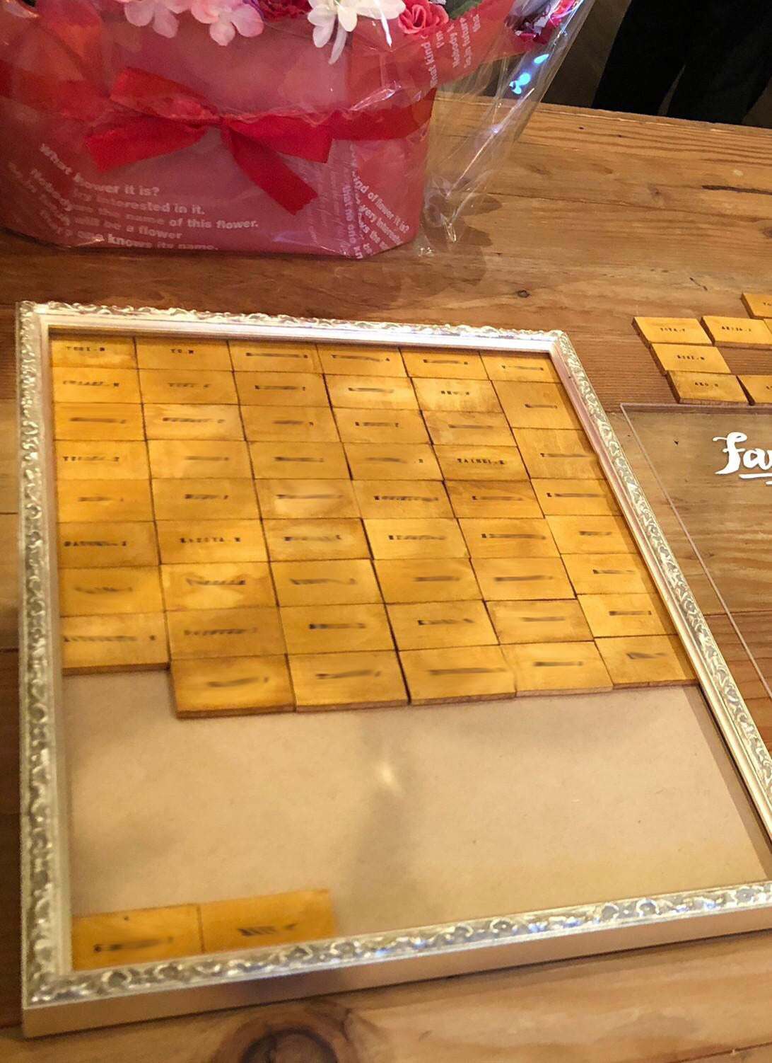 ✳︎ アトリエバトンのご結婚証明書は木製のパズル仕様。 土台にぴったりはまるよう作っています。こちらの背景は『サンドベージュ』 グレーみを帯びたベージュ です。アトリエバトン atelier_baton結婚証明書ゲスト参加型結婚証明書結婚証明書オーダー 2023春