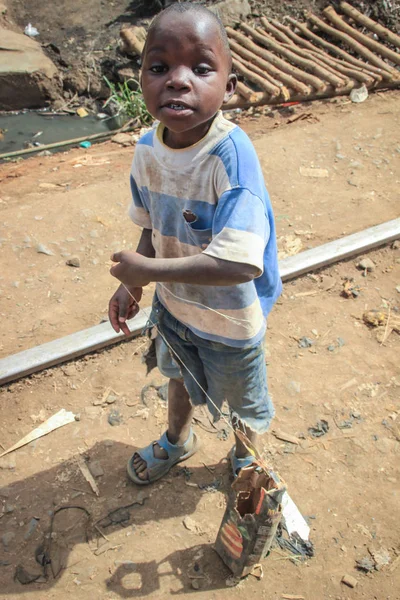 黒人子供男の子の学校の最初の日の準備をします - 子供のストックフォトや画像を多数ご用意 - 子供, 黒色, 学生 - iStock