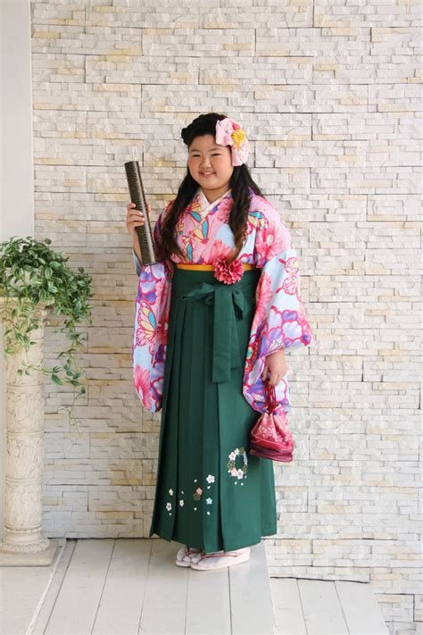 小学生の袴に似合う髪型とは？簡単に作れる人気ヘアアレンジ特集袴レンタルは晴れ着の丸昌 卒業時装卒業式の袴 ハカマ 全国宅配送料無料