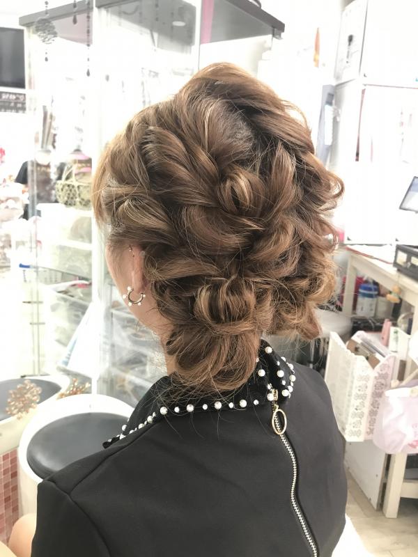 美しいツインアレンジのヘアスタイル💖結婚式やライブに最適