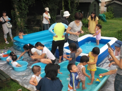 この日は水遊び場所を2軒ハシゴしました🥹 . 母くたくた🫩笑 . 絃葉が楽しそうでなにより😂🌺 1歳児ママ女の子ママ水遊びいとは絃葉１歳4ヶ月パーソナルトレーナー産後ダイエット産後パーソナルトレーナ