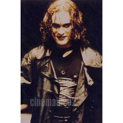 これが真相 ブルース・リーの息子ブランドン・リーが映画『クロウ』の撮影中に命を落とした事故QR クイーンズ・オブ・ザ・リング