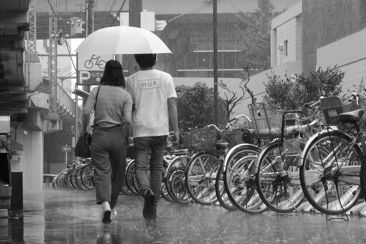 二人で一緒に使うと少しでもあったか！？ちょっとくらい濡れてもへっちゃら～♪ -明洞ソウルナビ