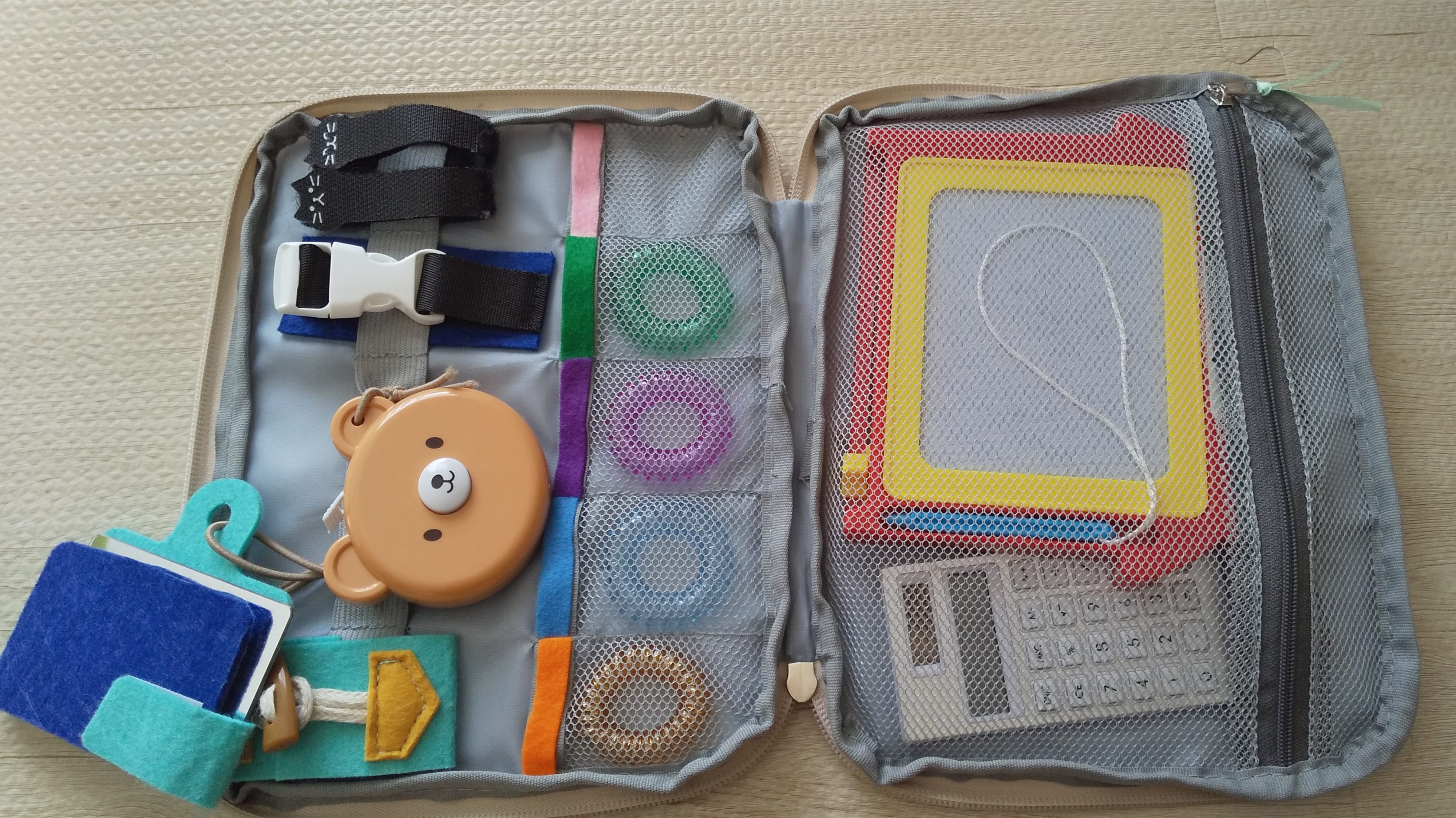 maho_mama 他の投稿も見る👀 今日は紙袋で作るリュックの紹介です！ 紙袋を使えばベースの形は出来ているのでとっても簡単にリュックが作れます！もちろん色んなカバンも作れますよ🤗 紙袋を使って色んなカバンをデザインしたら 楽しそうですよね💓 ごっこ遊びにぴったり