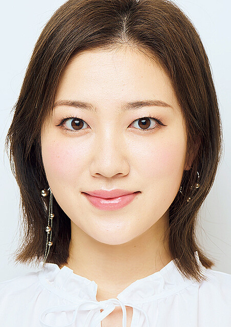 出目vs奥目圧倒的に奥目の方が美人。 特に差が出るのは横顔。 Aの線 引用2枚目のお写真 が奥目の方が長く見えるから、顔に立体感が出て美しく見える。奥目はオージーカーブまで綺麗出目のメリットなんて ・埋没二重定着しやすい ・目に光が入りやすい ・涙袋でき