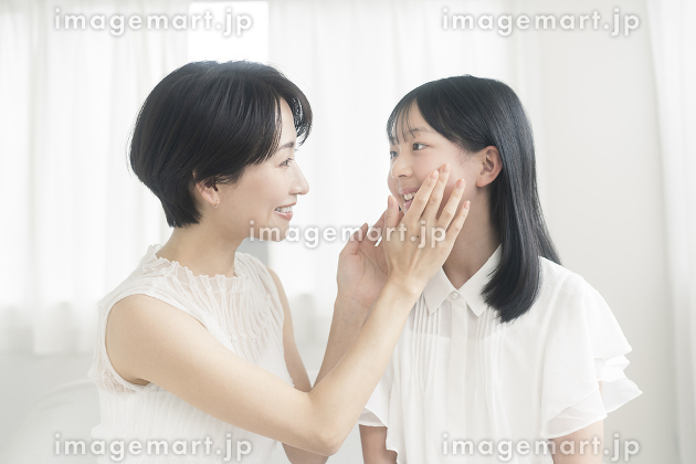幸せそうな女でいるための4つの秘訣♡神崎恵に学ぶ、雰囲気美人を作るヘアメイク術ファッションメディア - andGIRLアンドガール
