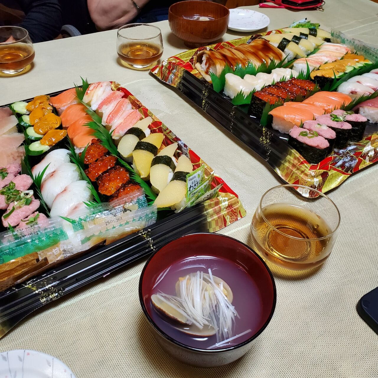 もうすぐお盆がやってきますね家族や親戚集まり賑やかな食卓を囲めることご先祖様に感謝です♥️🙏♥️ ということで、今年も8月13.14.15日オードブルを予約制の販売します。写真はイメージです。内容は変わります1台4〜5人分¥7000 15:00から17：00受け渡し予定