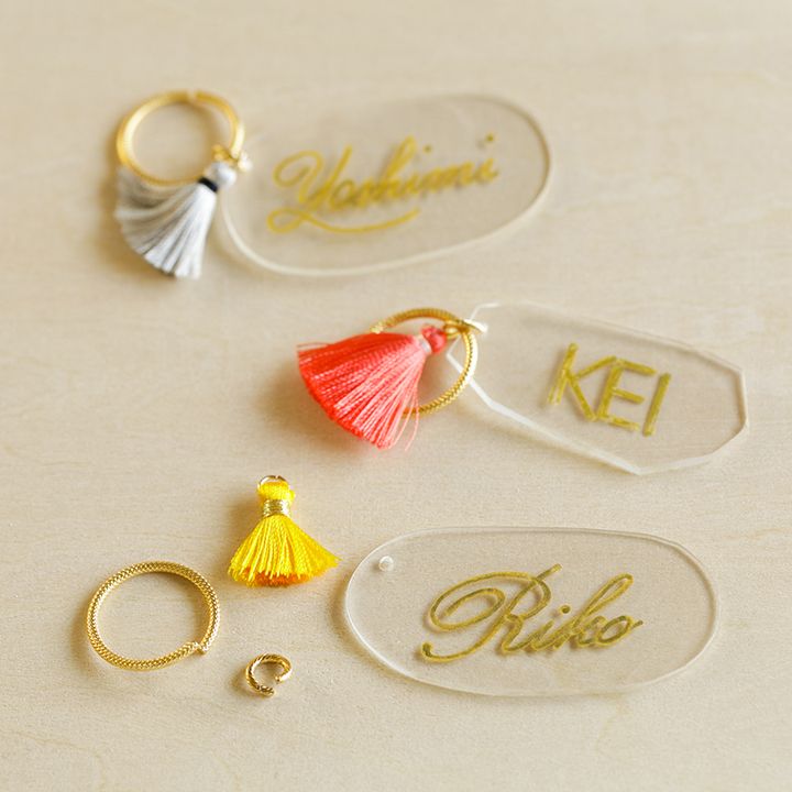 〖 手作りペーパーヘッダー 〗, ⁡, 卒園プレゼントのキーホルダーの, ラッピングも手作りで作ってみました！, ⁡, ペーパーヘッダーといわれる部分̖́-, ⁡, スコアリングで折れ目も簡単🙌🏻, ⁡, ⁡, 卒園プレゼントにぴったりな, ラッピングができました🌸♡♡, ⁡, ⁡,, 𖧷Cricut公式アンバサダーとしても, 活動しています𖧷, ⁡, Machine