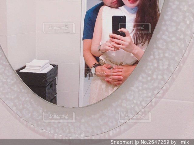 カップル 夫婦 ビューティー 美容 メイク スキンケア 洗面所の写真素材101371324- PIXTA