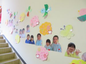 心に残る卒園式「おしゃれな飾り付けアイデア」で保育園・幼稚園を彩る！HAPPY BIRTHDAYCRAFTS ハピバクラフト 〜誕生日の飾り付けや手作りメッセージカードのお店