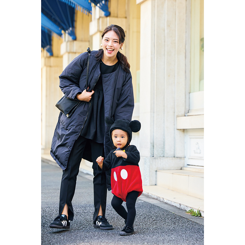 ディズニー行くならこんなコーデしたい🏰✨﻿ おそろいの耳を付けたりリンクコーデしたり💓﻿ ﻿ 普段なかなかリンクコーデ出来ない という方も夢の国だからできちゃう😍！？﻿機会があったらぜひやってみて下さいね♩﻿ ﻿ photo by @tonchan_1022 @mmmaaakkkiiikkkooo @ru