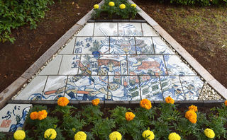 西島伊三雄記念碑