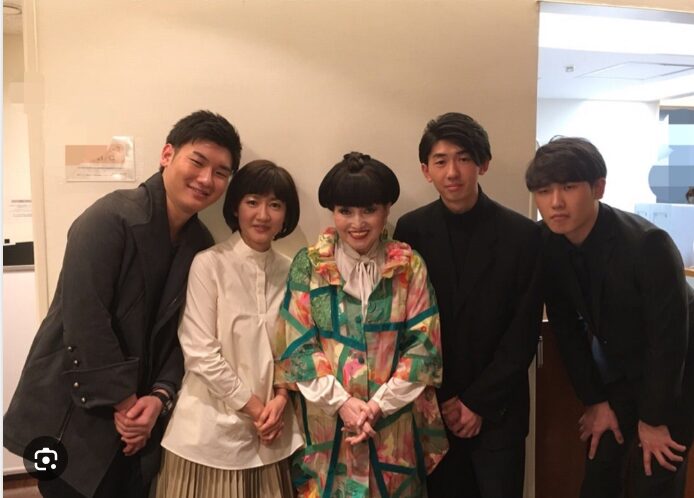 がん闘病古村比呂さん 「いただきましたぁ カメラ目線❤」 初孫を抱っこして笑顔 「しあわせパワーを 頂いて来ました」TBS NEWS DIG