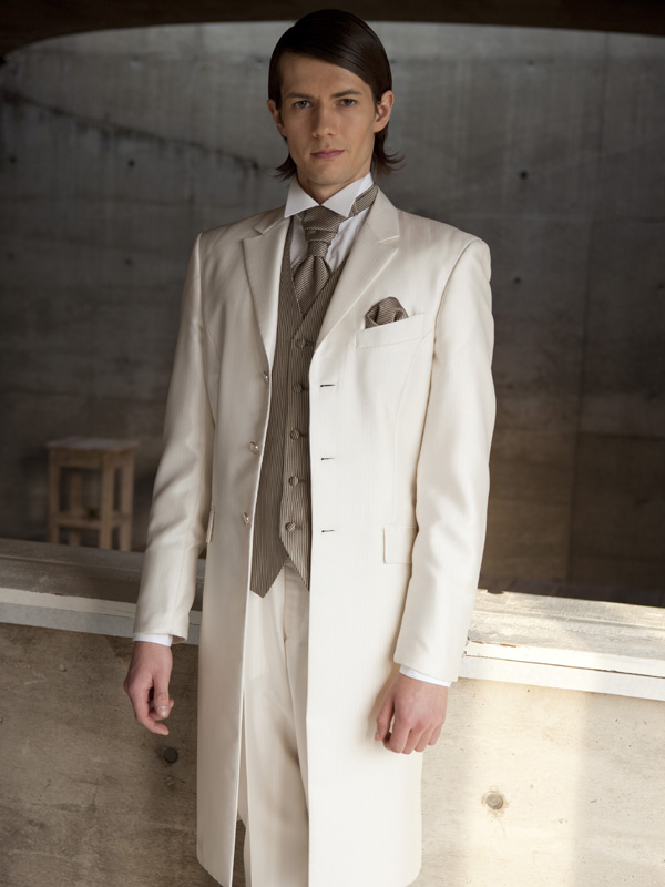 新郎の結婚式・カジュアルウェディングの着こなしの正解は？マナーなど徹底解説 タキシード・カジュアルスーツhare:kari ハレカリ